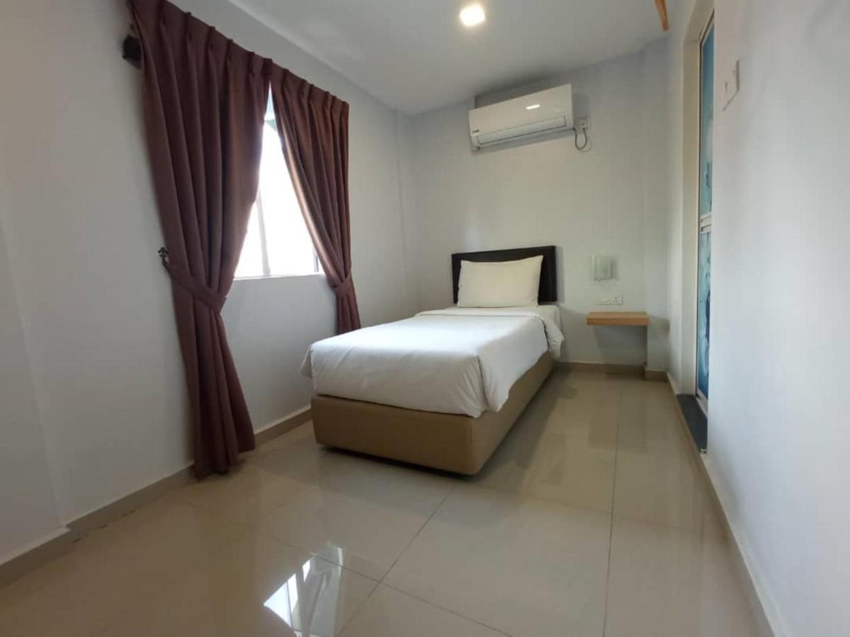 Room V @ Jalan Megat Batu Pahat Buitenkant foto